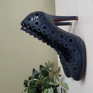 Tory Burch | Blue Verity Lasercut Scalloped Leather Heels Sz 7M